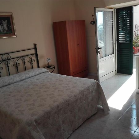 Casa Lorella Bed & Breakfast มัสซาลูเบรนเซ ภายนอก รูปภาพ