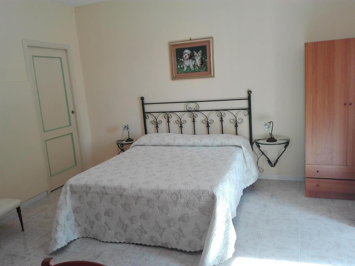 Casa Lorella Bed & Breakfast มัสซาลูเบรนเซ ภายนอก รูปภาพ