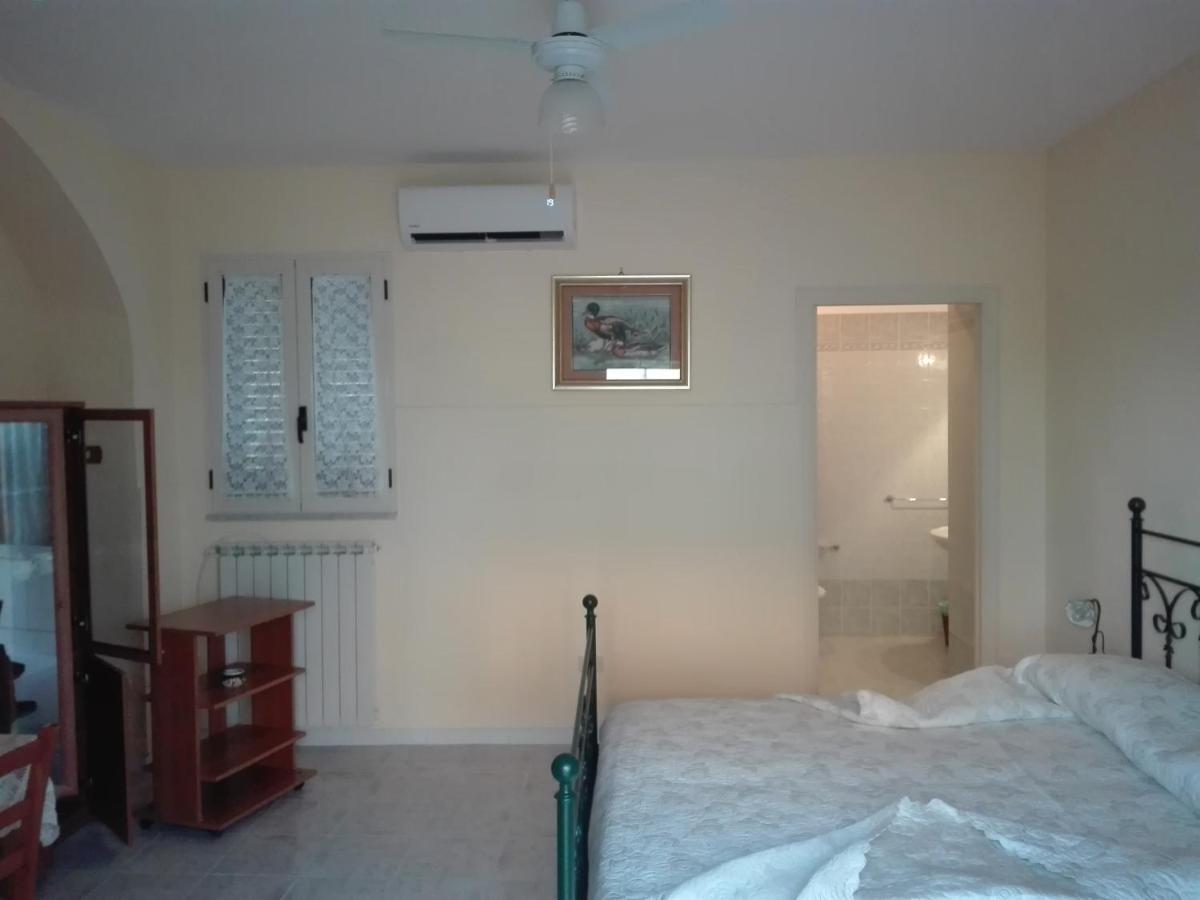 Casa Lorella Bed & Breakfast มัสซาลูเบรนเซ ภายนอก รูปภาพ